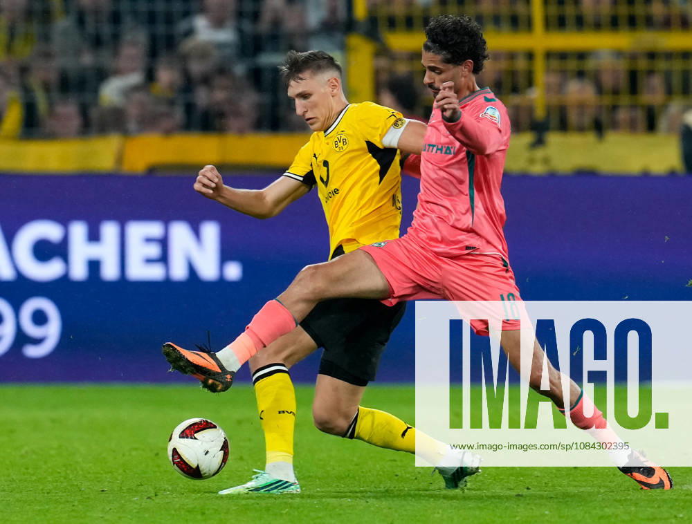 Nico Schlotterbeck (Borussia Dortmund, 4) im Zweikampf mit Eren Dinkci (SV Werder Bremen, 18) GER, Borussia Dortmund vs SV Werder Bremen, 1. Bundesliga, 5. Spieltag, Saison 2026-27, SIGNAL IDUNA PARK, Dortmund, 09.10.2026 DFL REGULATIONS PROHIBIT ANY USE OF PHOTOGRAPHS AS IMAGE SEQUENCES AND OR QUASI-VIDEO Borussia Dortmund vs SV Werder Bremen, 1. Bundesliga, 5. Spieltag, Saison 2026-27, 09.10.2026 Dortmund