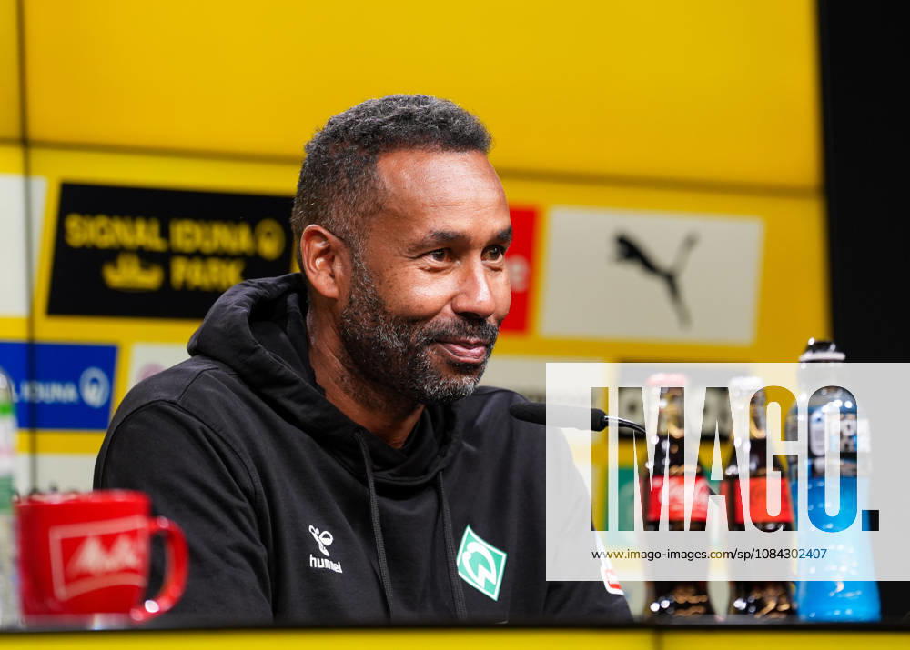 Daniel Thioune (SV Werder Bremen, Cheftrainer) spricht bei der Pressekonferenz nach dem Spiel mit den Medienvertretern. GER, Borussia Dortmund vs SV Werder Bremen, 1. Bundesliga, 5. Spieltag, Saison 2026-27, SIGNAL IDUNA PARK, Dortmund, 09.10.2026 DFL REGULATIONS PROHIBIT ANY USE OF PHOTOGRAPHS AS IMAGE SEQUENCES AND OR QUASI-VIDEO Borussia Dortmund vs SV Werder Bremen, 1. Bundesliga, 5. Spieltag, Saison 2026-27, 09.10.2026 Dortmund