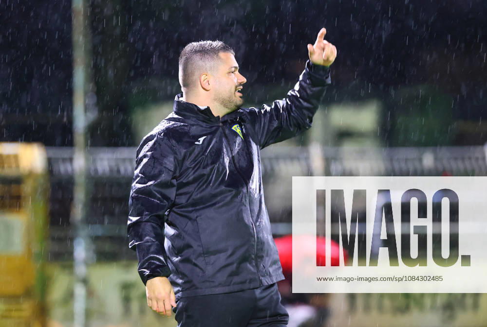 Leipzig, 09.10.2026, Alfred-Kunze-Sportpark, Fußball, Regionalliga NO, Spieltag 12 , BSG Chemie Leipzig vs. FSV 63 Luckenwalde , Im Bild :Interimstrainer Lukas Müller Mueller (FSV Luckenwalde) ,