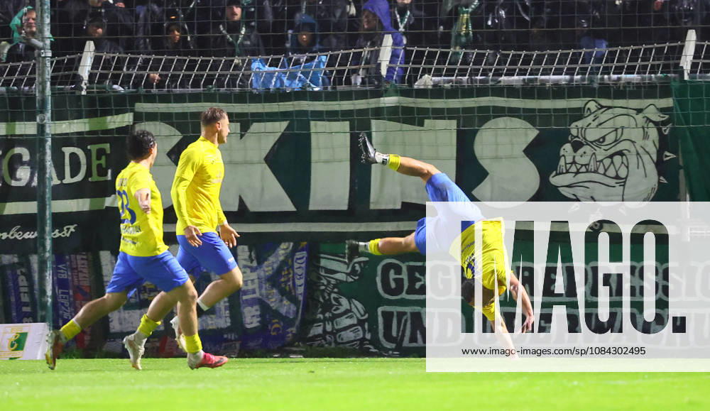 Leipzig, 09.10.2026, Alfred-Kunze-Sportpark, Fußball, Regionalliga NO, Spieltag 12 , BSG Chemie Leipzig vs. FSV 63 Luckenwalde , Tor für Luckenwalde zum0:1! Im Bild: Torschütze . Lucas Will ( 10, Luckenwalde), Torjubel ,