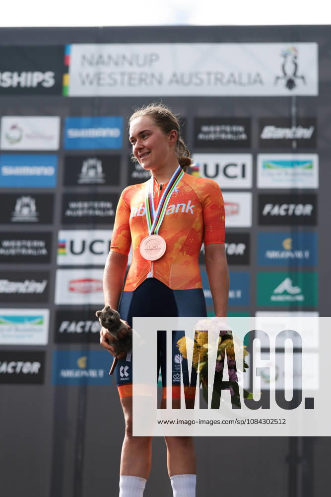 2026 UCI Gravel World Championships Picture by James Raison SWpix.com - 10 10 2026 - Cycling - 2026 UCI Gravel World Championships - Nannup, Western Australia, Australia - Womens Elite Podium - Larissa Hartog (Netherlands) receiving the Bronze Medal