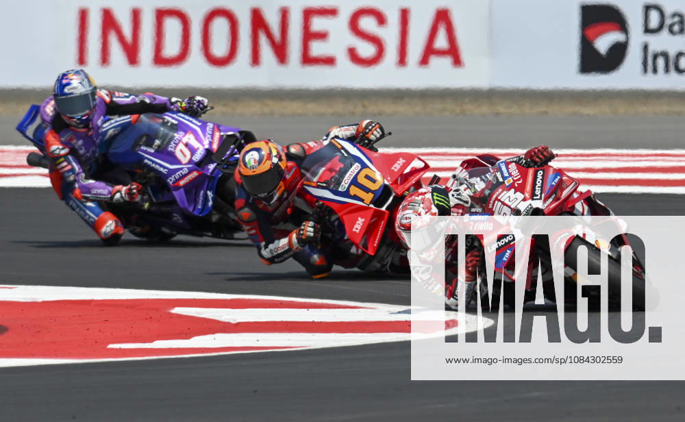 (261010) -- LOMBOK, Oct. 10, 2026 -- Ducati Lenovo Team s Francesco Bagnaia (front R) of Italy races during the qualifying 2 at the Pertamina Grand Prix of Indonesia 2026 at Mandalika International circuit in Lombok, Indonesia, Oct. 10, 2026. ) (SP)INDONESIA-LOMBOK-MOTOGP-GRAND PRIX OF INDONESIA-QUALIFYING 2 Zulkarnain