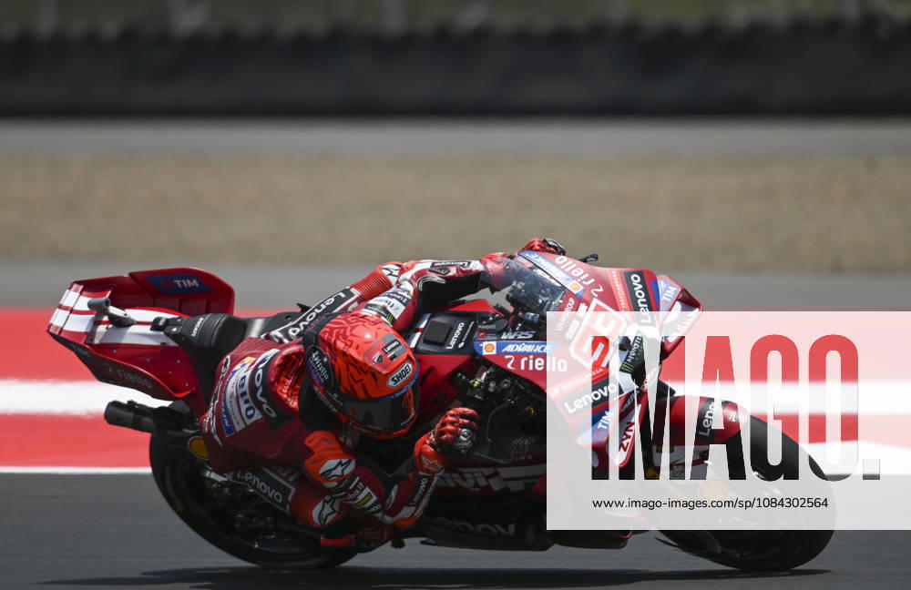 (261010) -- LOMBOK, Oct. 10, 2026 -- Ducati Lenovo Team s Marc Marquez of Spain races during the qualifying 2 at the Pertamina Grand Prix of Indonesia 2026 at Mandalika International circuit in Lombok, Indonesia, Oct. 10, 2026. ) (SP)INDONESIA-LOMBOK-MOTOGP-GRAND PRIX OF INDONESIA-QUALIFYING 2 Zulkarnain