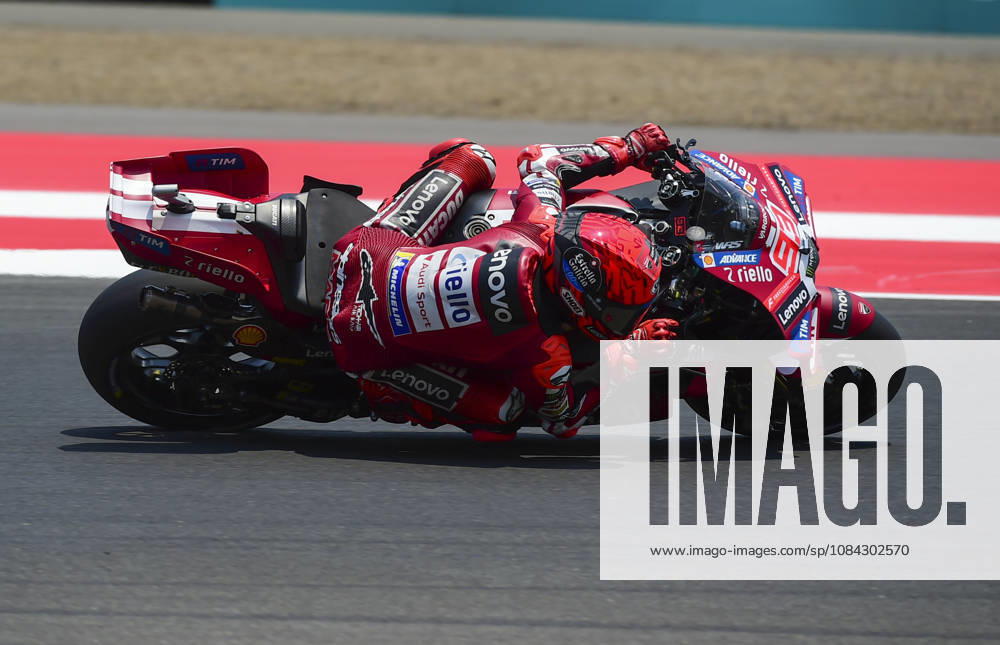 (261010) -- LOMBOK, Oct. 10, 2026 -- Ducati Lenovo Team s Marc Marquez of Spain races during the qualifying 2 at the Pertamina Grand Prix of Indonesia 2026 at Mandalika International circuit in Lombok, Indonesia, Oct. 10, 2026. ) (SP)INDONESIA-LOMBOK-MOTOGP-GRAND PRIX OF INDONESIA-QUALIFYING 2 Zulkarnain