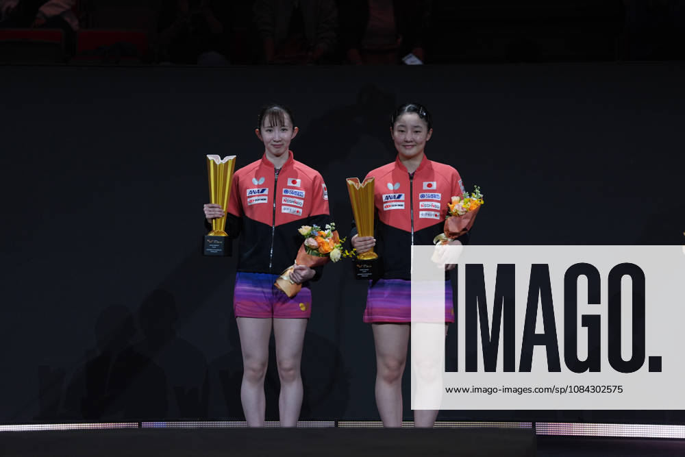 (261010) -- BEIJING, Oct. 10, 2026 -- Runners-up Harimoto Miwa (R) Hayata Hina of Japan hold their trophies during the awarding ceremony after the women s doubles final match against Wang Manyu Kuai Man of China at 2026 World Table tennis, Tischtennis (WTT) China Smash in Beijing, China, Oct. 10, 2026. ) (SP)CHINA-BEIJING-TABLE TENNIS-WTT-CHINA SMASH-WOMEN S DOUBLES (CN) XiexHan