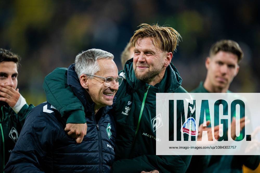 Fußball, 2026 2027, 1. Bundesliga, 7. Spieltag, Borussia Dortmund - SV Werder Bremen: (L-R) Andreas Graßmann, Grassmann (Busfahrer - Bremen), Niclas Füllkrug (Bremen) DFL REGULATIONS PROHIBIT ANY USE OF PHOTOGRAPHS AS IMAGE SEQUENCES AND OR QUASI-VIDEO.