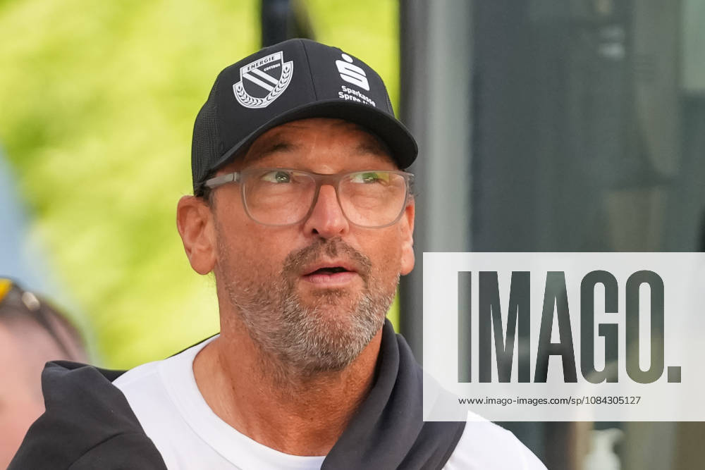 Deutschland: Fußball 2. Liga 2026 2027, 7. Spieltag - SV Darmstadt 98 vs FC Energie Cottbus - Merck-Stadion am Böllenfalltor (Darmstadt): Claus-Dieter Wollitz (Cheftrainer FCE) Mimik, Gesichtsausdruck, Emotion