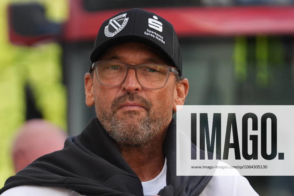 Deutschland: Fußball 2. Liga 2026 2027, 7. Spieltag - SV Darmstadt 98 vs FC Energie Cottbus - Merck-Stadion am Böllenfalltor (Darmstadt): Claus-Dieter Wollitz (Cheftrainer FCE) Mimik, Gesichtsausdruck, Emotion