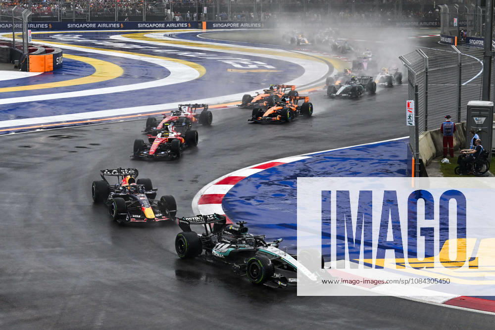 F1 - SINGAPORE GRAND PRIX 2026 63 RUSSELL George (gbr), Mercedes AMG F1 Team W17, action, 03 VERSTAPPEN Max (nld), Red Bull Racing Ford RB22, action, rain, pluie, start of the race, depart, during the 2026 Formula 1 Singapore Grand Prix, 17th round of the 2026 Formula One World Championship, WM, Weltmeisterschaft from October 9 to 11, 2026 on the Marina Bay Street Circuit, in Singapore, Singapore - SingaporeSingapore