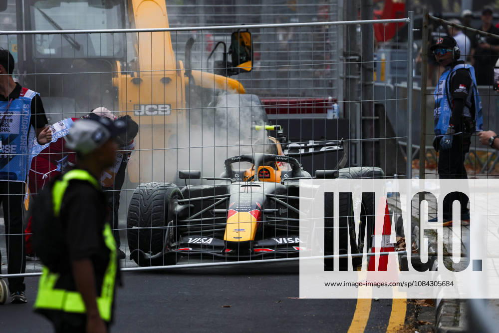 F1 - SINGAPORE GRAND PRIX 2026 06 HADJAR Isack (fra), Red Bull Racing Ford RB22, technical issues, retirement during the 2026 Formula 1 Singapore Grand Prix, 17th round of the 2026 Formula One World Championship, WM, Weltmeisterschaft from October 9 to 11, 2026 on the Marina Bay Street Circuit, in Singapore, Singapore - SingaporeSingapore