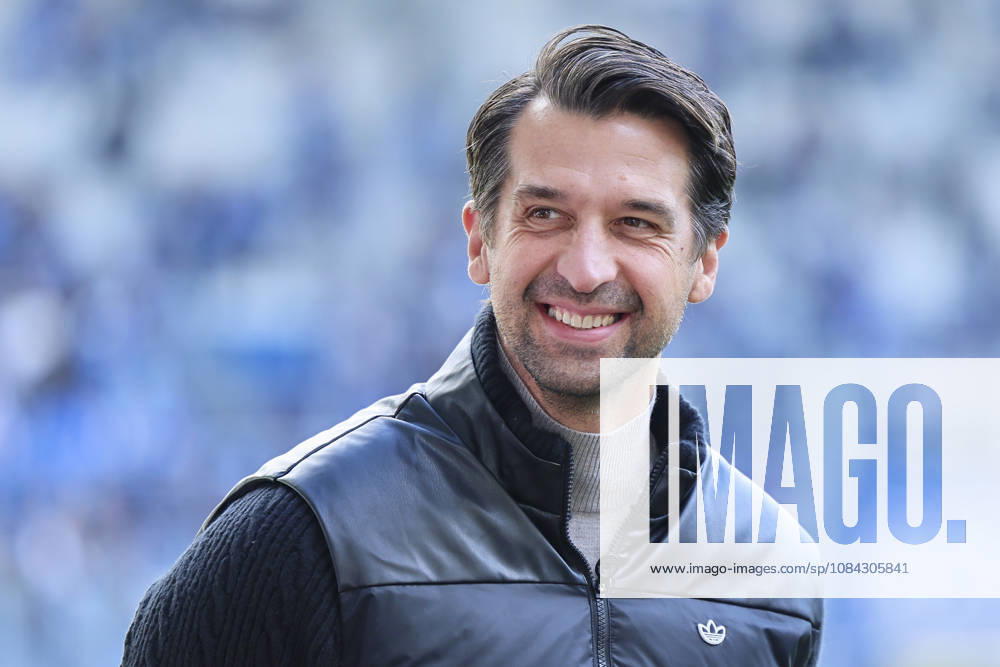 Geschaeftsfuehrer Jonas Boldt (Hannover 96) lacht waehrend des spiels der 2. Bundesliga zwischen 1. FC Magdeburg und Hannover 96, Avnet Arena am 10. October 2026 in Magdeburg, Deutschland. (Foto von Marco Steinbrenner DeFodi Images) +++ Geschaeftsfuehrer Sport Jonas Boldt (Hannover 96) smiles during the 2nd Bundesliga match between 1. FC Magdeburg and Hannover 96 at Avnet Arena on October 10, 2026 in Magdeburg, Germany. (Photo by Marco Steinbrenner DeFodi Images) DFB DFL REGULATIONS PROHIBIT ANY USE OF PHOTOGRAPHS AS IMAGE SEQUENCES AND OR QUASI-VIDEO. (Photo by Marco Steinbrenner DeFodi Images) -