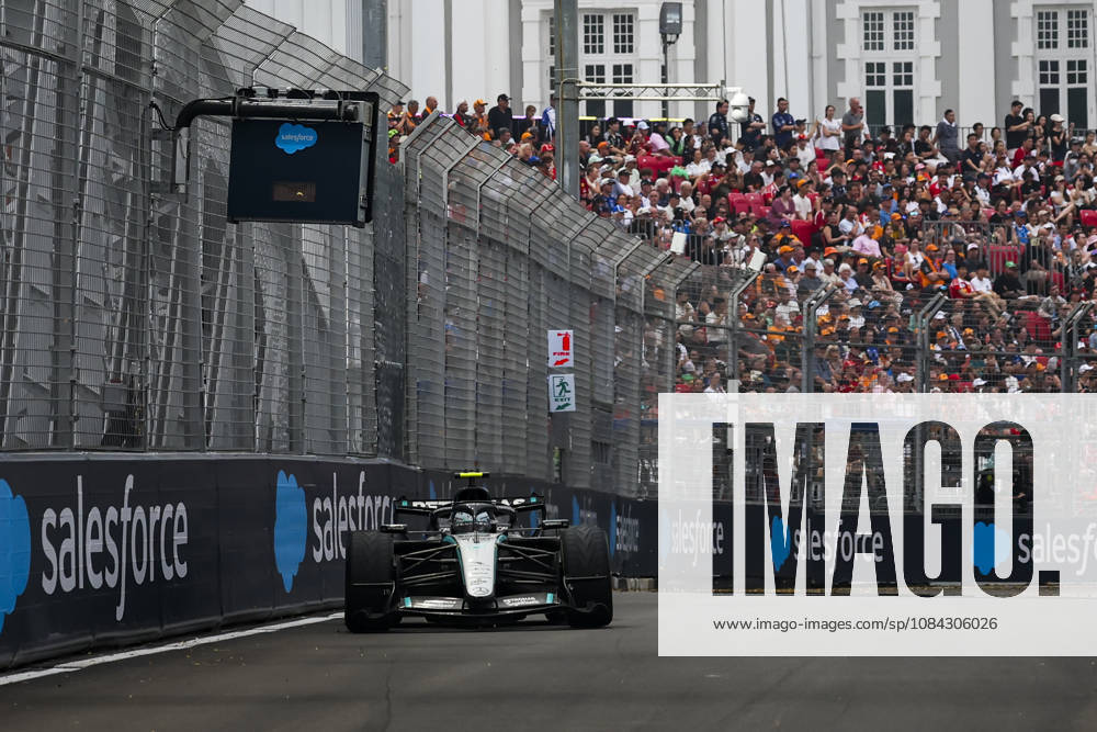 F1 - SINGAPORE GRAND PRIX 2026 12 KIMI ANTONELLI Andrea (ita), Mercedes AMG F1 Team W17, action during the 2026 Formula 1 Singapore Grand Prix, 17th round of the 2026 Formula One World Championship, WM, Weltmeisterschaft from October 9 to 11, 2026 on the Marina Bay Street Circuit, in Singapore, Singapore - SingaporeSingapore