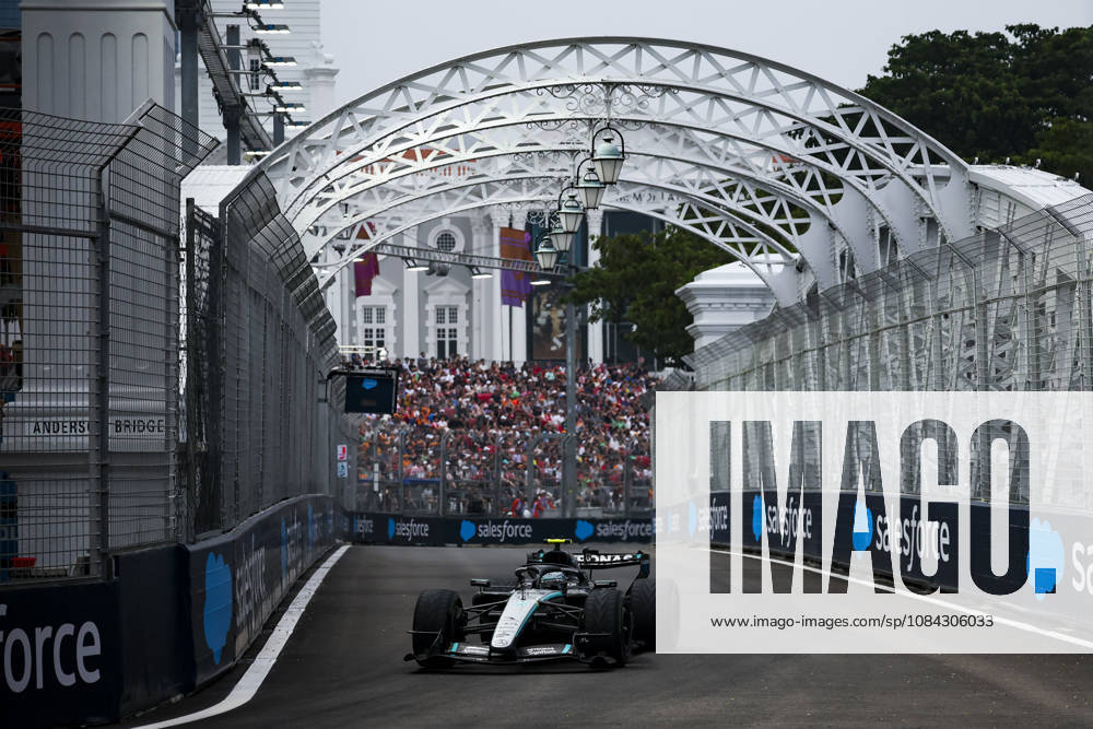 F1 - SINGAPORE GRAND PRIX 2026 12 KIMI ANTONELLI Andrea (ita), Mercedes AMG F1 Team W17, action during the 2026 Formula 1 Singapore Grand Prix, 17th round of the 2026 Formula One World Championship, WM, Weltmeisterschaft from October 9 to 11, 2026 on the Marina Bay Street Circuit, in Singapore, Singapore - SingaporeSingapore