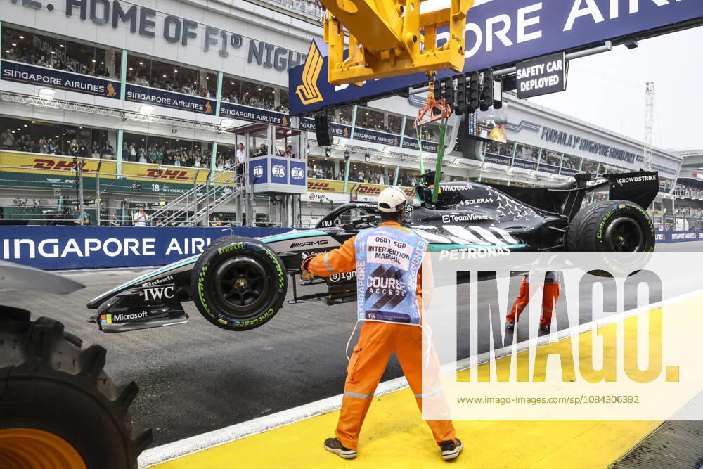 Formula 1 Singapore Airlines Singapore Grand Prix 2026 George Russell (GBR), Mercedes-AMG PETRONAS Formula One Team , W17, Car 63 out of the sprint race during Formula 1 Singapore Airlines Singapore Grand Prix 2026 on October 10., 2026 in Marina Bay Street Circuit, Singapore, Zsombor Toth Singapore Marina Bay Street Circuit Singapore Singapore
