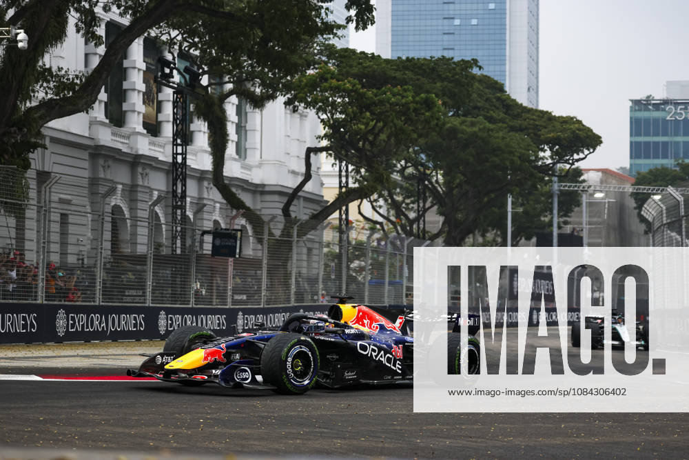 F1 - SINGAPORE GRAND PRIX 2026 03 VERSTAPPEN Max (nld), Red Bull Racing Ford RB22, action, rain, pluie, during the 2026 Formula 1 Singapore Grand Prix, 17th round of the 2026 Formula One World Championship, WM, Weltmeisterschaft from October 9 to 11, 2026 on the Marina Bay Street Circuit, in Singapore, Singapore - SingaporeSingapore