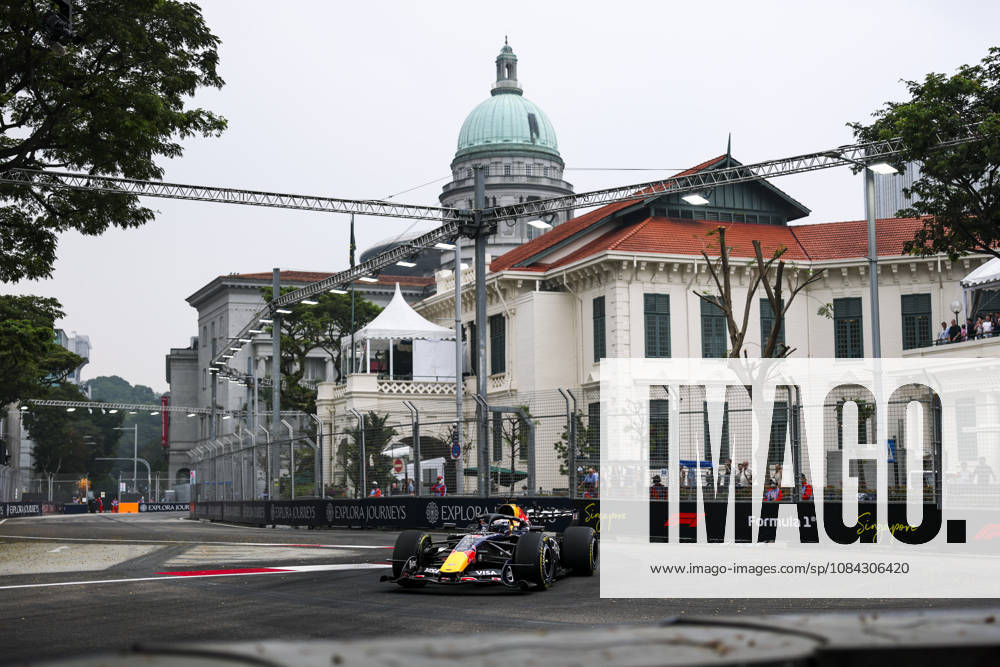 F1 - SINGAPORE GRAND PRIX 2026 03 VERSTAPPEN Max (nld), Red Bull Racing Ford RB22, action, rain, pluie, during the 2026 Formula 1 Singapore Grand Prix, 17th round of the 2026 Formula One World Championship, WM, Weltmeisterschaft from October 9 to 11, 2026 on the Marina Bay Street Circuit, in Singapore, Singapore - SingaporeSingapore