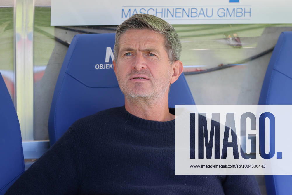 Fussball, 2. Bundesliga, 1. FC Magdeburg - Hannover 96 v.l. Ralf Becker (Hannover, Sportdirektor) Portrait, Portraet, Einzelbild Magdeburg