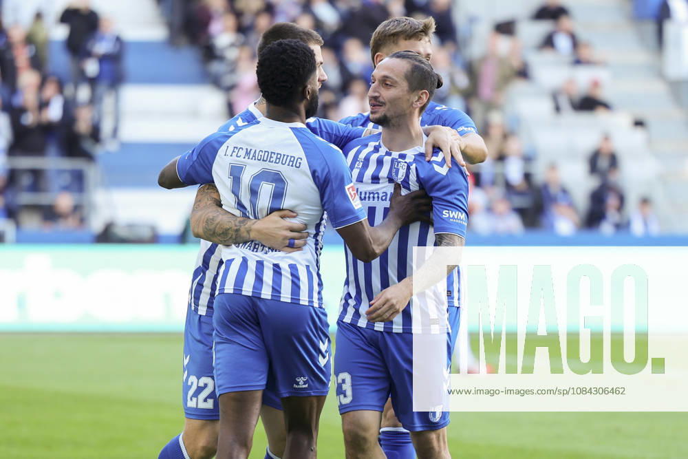 Moritz-Broni Kwarteng (1. FC Magdeburg) bejubelt seinen Treffer mit den Teamkollegen waehrend des spiels der 2. Bundesliga zwischen 1. FC Magdeburg und Hannover 96, Avnet Arena am 10. October 2026 in Magdeburg, Deutschland. (Foto von Marco Steinbrenner DeFodi Images) +++ Moritz-Broni Kwarteng (1. FC Magdeburg) celebrates his goal with teammates during the 2nd Bundesliga match between 1. FC Magdeburg and Hannover 96 at Avnet Arena on October 10, 2026 in Magdeburg, Germany. (Photo by Marco Steinbrenner DeFodi Images) DFB DFL REGULATIONS PROHIBIT ANY USE OF PHOTOGRAPHS AS IMAGE SEQUENCES AND OR QUASI-VIDEO. (Photo by Marco Steinbrenner DeFodi Images) -
