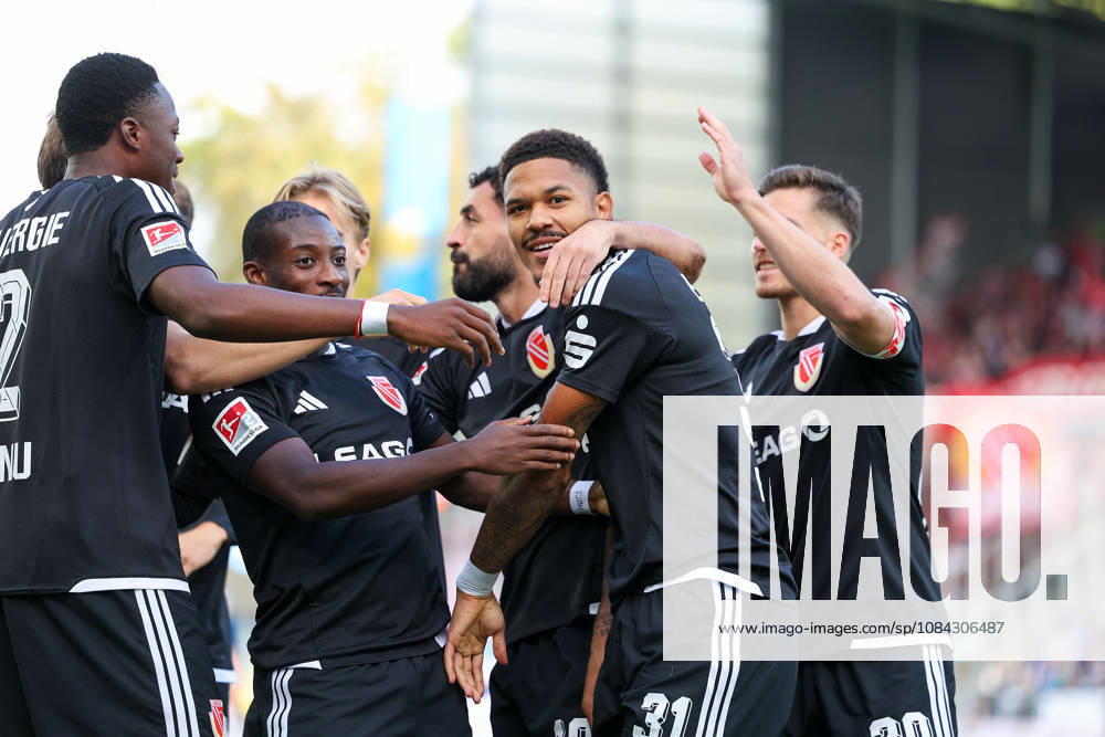 2026.10.10 Fussball 2.Bundesliga SV Darmstadt 98 - Energie Cottbus v.l., Justin Butler (Energie Cottbus) and Teammates seen celebrating after scoring goal to 0:1