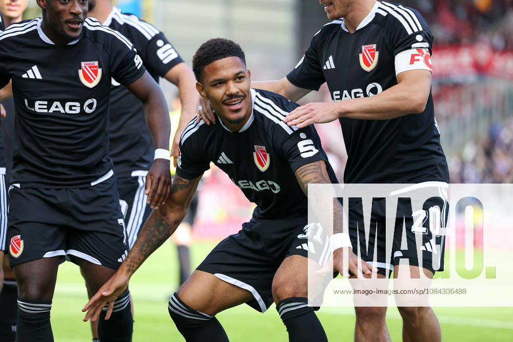 2026.10.10 Fussball 2.Bundesliga SV Darmstadt 98 - Energie Cottbus v.l., Justin Butler (Energie Cottbus) and Teammates seen celebrating after scoring goal to 0:1