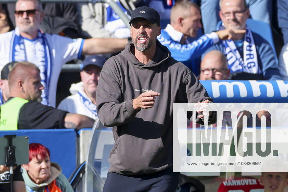 Trainer Sandro Wagner (Hannover 96) gestikuliert waehrend des spiels der 2. Bundesliga zwischen 1. FC Magdeburg und Hannover 96, Avnet Arena am 10. October 2026 in Magdeburg, Deutschland. (Foto von Marco Steinbrenner DeFodi Images) +++ Trainer Sandro Wagner (Hannover 96) gestures during the 2nd Bundesliga match between 1. FC Magdeburg and Hannover 96 at Avnet Arena on October 10, 2026 in Magdeburg, Germany. (Photo by Marco Steinbrenner DeFodi Images) DFB DFL REGULATIONS PROHIBIT ANY USE OF PHOTOGRAPHS AS IMAGE SEQUENCES AND OR QUASI-VIDEO. (Photo by Marco Steinbrenner DeFodi Images) -