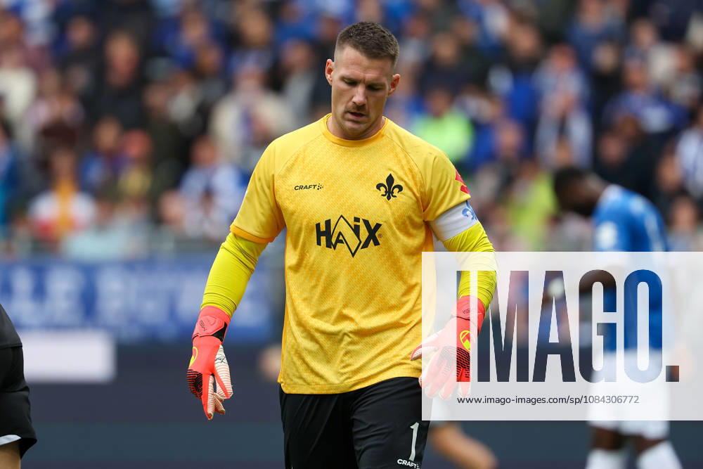 2026.10.10 Fussball 2.Bundesliga SV Darmstadt 98 - Energie Cottbus v.l., Goalkeeper, Torwart Marcel Schuhen (SV Darmstadt 98) dissapointed