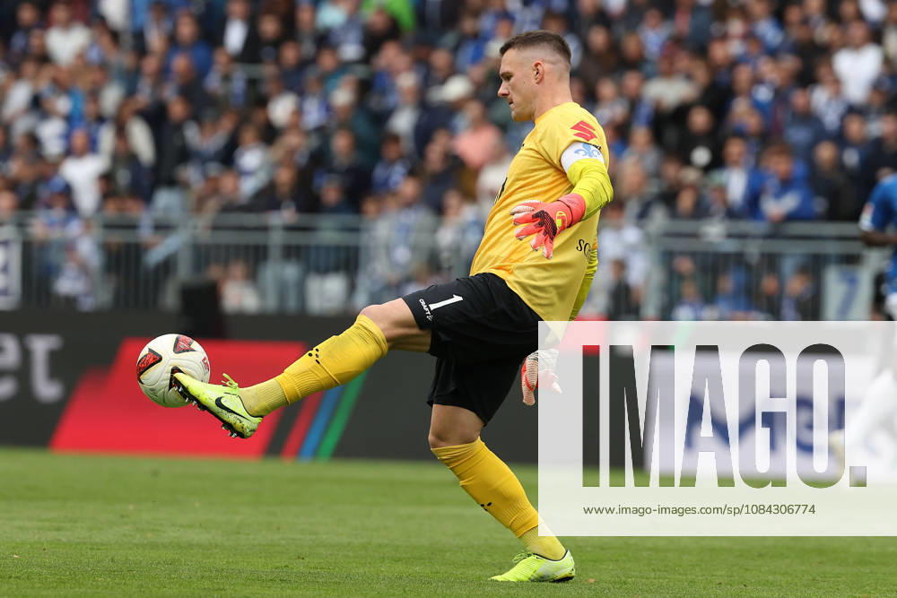 2026.10.10 Fussball 2.Bundesliga SV Darmstadt 98 - Energie Cottbus v.l., Goalkeeper, Torwart Marcel Schuhen (SV Darmstadt 98) in action, with the ball