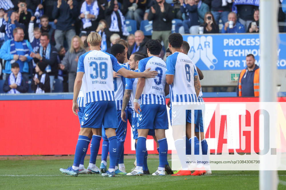 Fussball, 2. Bundesliga, 1. FC Magdeburg - Hannover 96 v.l. Magdeburg nach Tor zum 1:0 durch Moritz Broni Kwarteng (Magdeburg, 10) Jubel, Torjubel, jubelt ueber das Tor, celebrate the goal, celebration Magdeburg