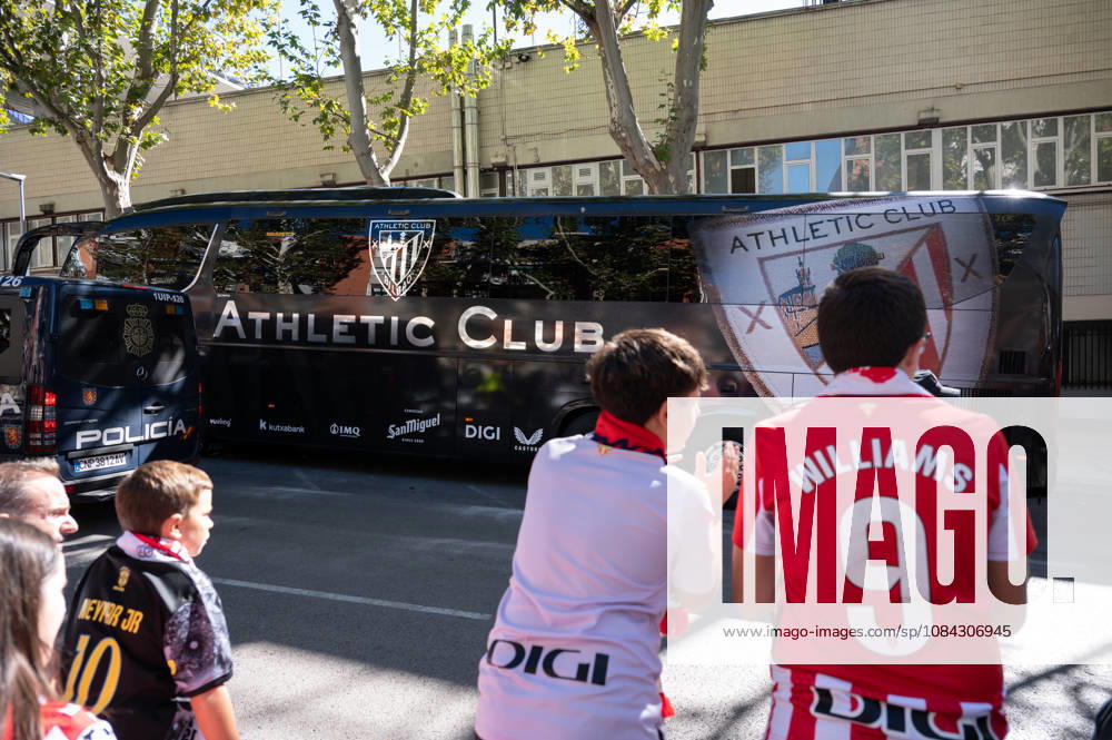 ESP: LaLiga EA Sports Rayo Vallecano v Athletic Club Athletic fans welcoming the Athletic team bus during LaLiga EA Sports between Rayo Vallecano v Athletic Club played at Vallecas Stadium in Madrid on October 10, 2026 in Spain Spain Futbol