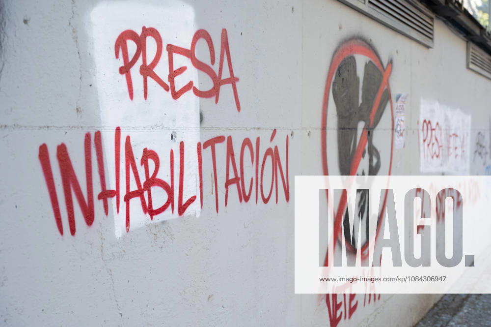 ESP: LaLiga EA Sports Rayo Vallecano v Athletic Club Message calling for the resignation of Raul Martin Presa, the president of Rayo Vallecano during LaLiga EA Sports between Rayo Vallecano v Athletic Club played at Vallecas Stadium in Madrid on October 10, 2026 in Spain Spain Futbol