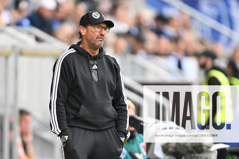 Fussball 2.Bundesliga, SV Darmstadt 98 - Energie Cottbus v.l. Trainer Claus Dieter Wollnitz (FC Engerie Cottbus) Darmstadt