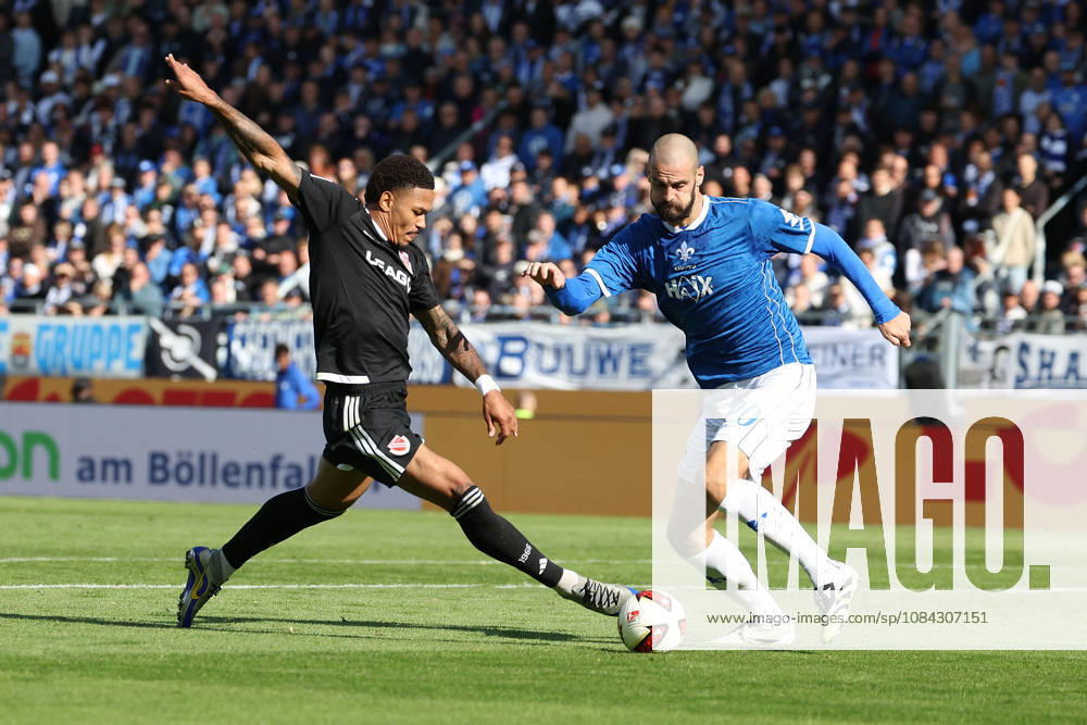 2026.10.10 Fussball 2.Bundesliga SV Darmstadt 98 - Energie Cottbus v.l., Justin Butler (Energie Cottbus), Aleksander Vukovic (SV Darmstadt 98), battles for the Ball
