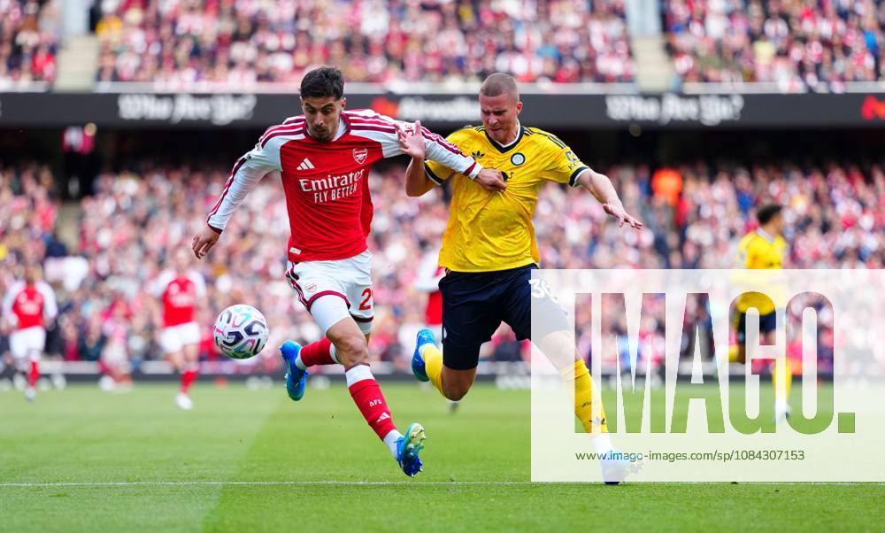 Kai Havertz of Arsenal battles with Nico Elvedi of Leeds United Arsenal v Leeds United, Premier League, Football, Emirates Stadium, London, UK - 10 Oct 2026London Emirates Stadium United Kingdom
