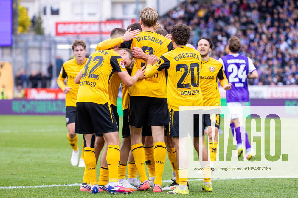 Die Spieler von SG Dynamo Dresden jubeln ueber das Tor zum 1:0 durch Niklas Hauptmann (SG Dynamo Dresden, 27) GER, VfL Osnabrueck vs. SG Dynamo Dresden, Fussball, 2. Bundesliga, 7. Spieltag, Spielzeit 2026 2027, 10.10.2026 DFL Regulations prohibit any use of photographers as image sequences and or quasi-video. GER, VfL Osnabrueck vs. SG Dynamo Dresden, Fussball, 2. Bundesliga, 7. Spieltag, Spielzeit 2026 2027, 10.10.2026 Osnabrueck