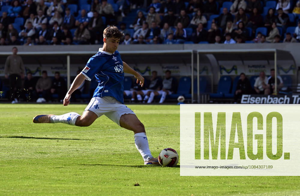Fussball 2.Bundesliga, SV Darmstadt 98 - Energie Cottbus v.l. Noah Weißhaupt (SV Darmstadt 98) Goal scored, erzielt das Tor zum. 1:1 Darmstadt