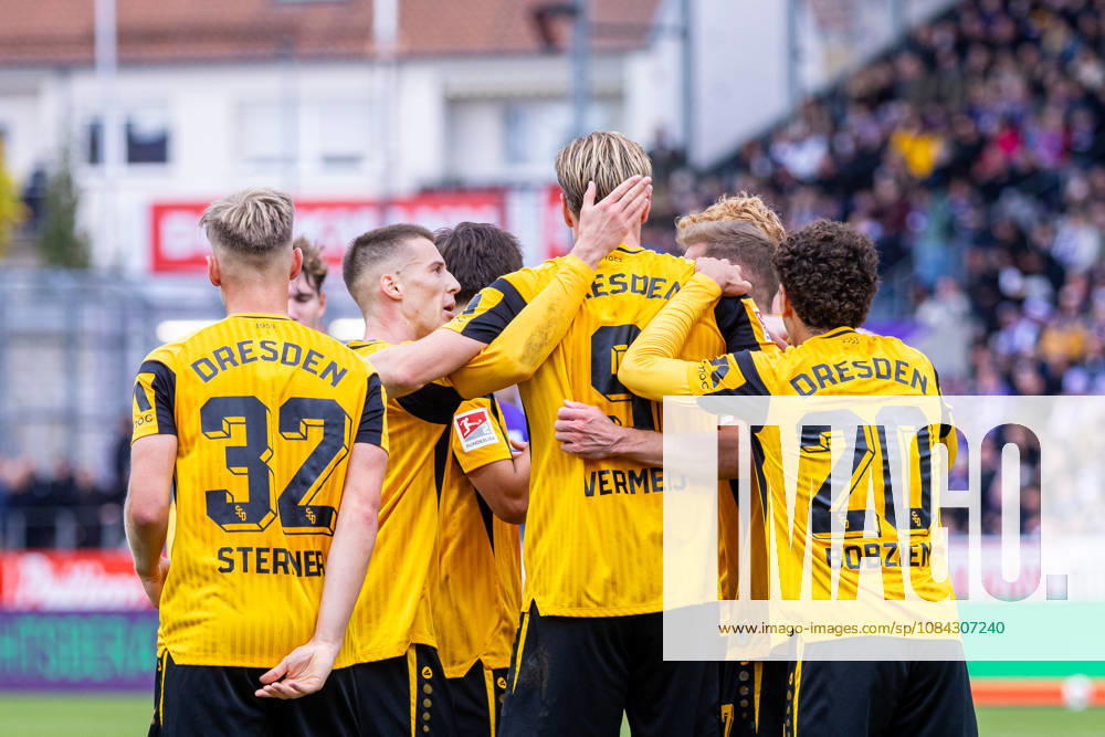 Die Spieler von SG Dynamo Dresden jubeln ueber das Tor zum 1:0 durch Niklas Hauptmann (SG Dynamo Dresden, 27) GER, VfL Osnabrueck vs. SG Dynamo Dresden, Fussball, 2. Bundesliga, 7. Spieltag, Spielzeit 2026 2027, 10.10.2026 DFL Regulations prohibit any use of photographers as image sequences and or quasi-video. GER, VfL Osnabrueck vs. SG Dynamo Dresden, Fussball, 2. Bundesliga, 7. Spieltag, Spielzeit 2026 2027, 10.10.2026 Osnabrueck