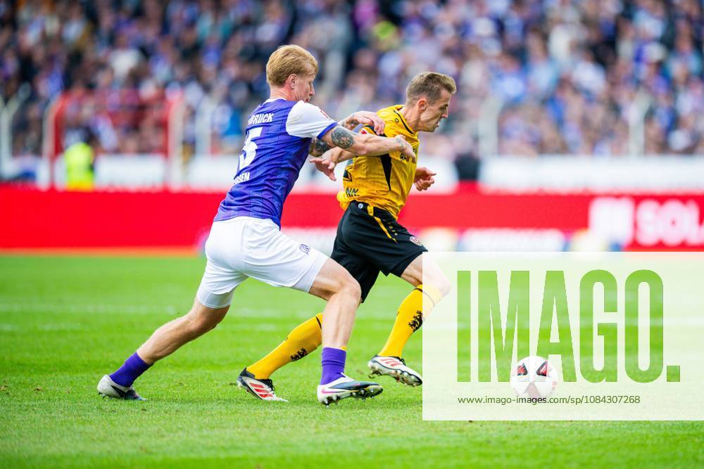 Fußball, 2026 2027, 2. Bundesliga, 7. Spieltag, VfL Osnabrück - SG Dynamo Dresden: (L-R) Bjarke Jacobsen (Osnabrück), Niklas Hauptmann (Dresden) DFL REGULATIONS PROHIBIT ANY USE OF PHOTOGRAPHS AS IMAGE SEQUENCES AND OR QUASI-VIDEO.
