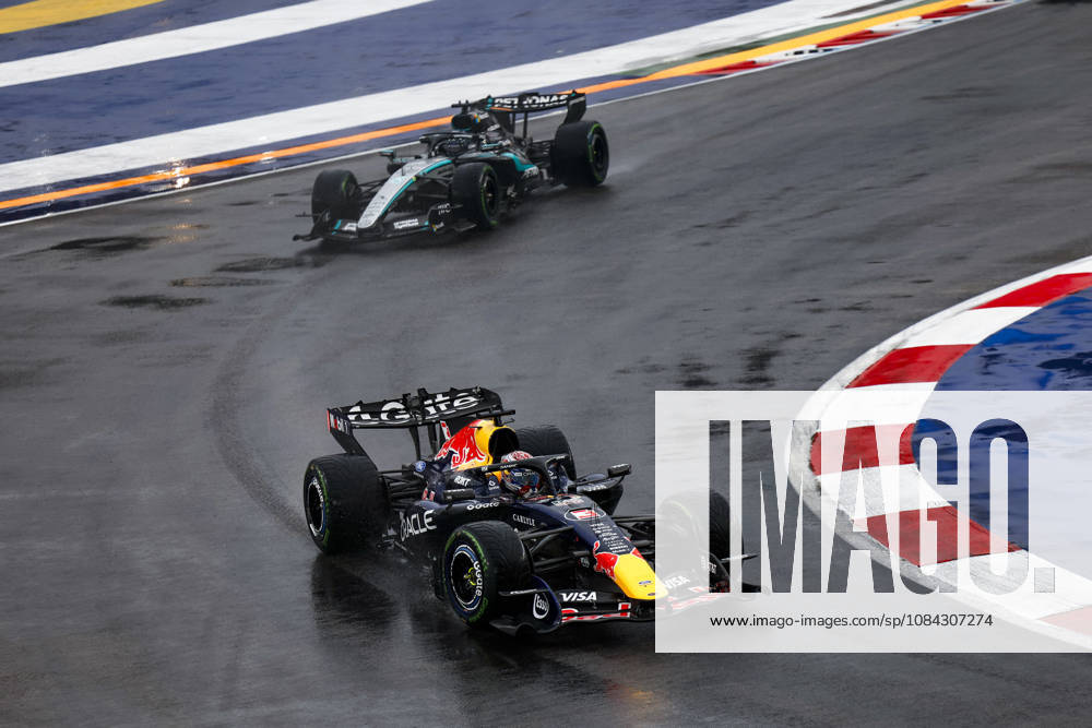 F1 - SINGAPORE GRAND PRIX 2026 03 VERSTAPPEN Max (nld), Red Bull Racing Ford RB22, action, rain, pluie, during the 2026 Formula 1 Singapore Grand Prix, 17th round of the 2026 Formula One World Championship, WM, Weltmeisterschaft from October 9 to 11, 2026 on the Marina Bay Street Circuit, in Singapore, Singapore - SingaporeSingapore