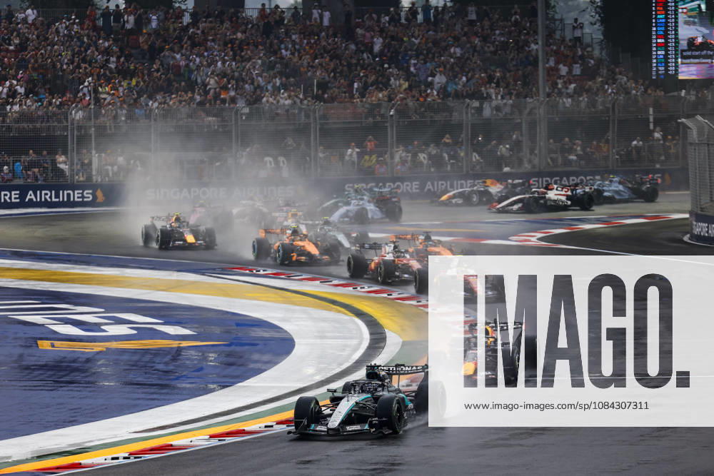 F1 - SINGAPORE GRAND PRIX 2026 Start of the sprint race, 63 RUSSELL George (gbr), Mercedes AMG F1 Team W17, action during the 2026 Formula 1 Singapore Grand Prix, 17th round of the 2026 Formula One World Championship, WM, Weltmeisterschaft from October 9 to 11, 2026 on the Marina Bay Street Circuit, in Singapore, Singapore - SingaporeSingapore