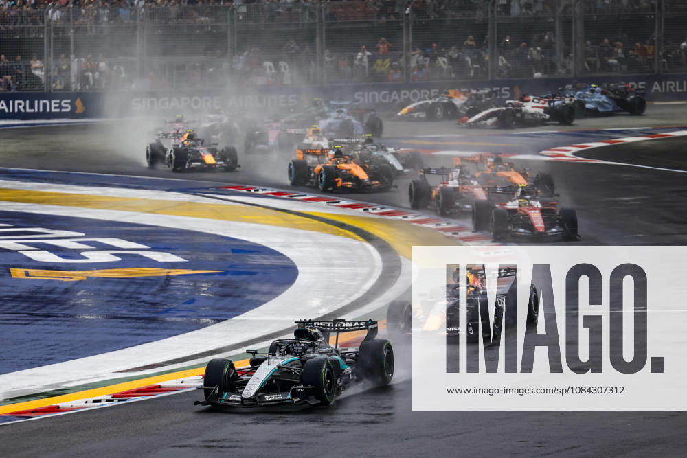 F1 - SINGAPORE GRAND PRIX 2026 Start of the sprint race, 63 RUSSELL George (gbr), Mercedes AMG F1 Team W17, action during the 2026 Formula 1 Singapore Grand Prix, 17th round of the 2026 Formula One World Championship, WM, Weltmeisterschaft from October 9 to 11, 2026 on the Marina Bay Street Circuit, in Singapore, Singapore - SingaporeSingapore