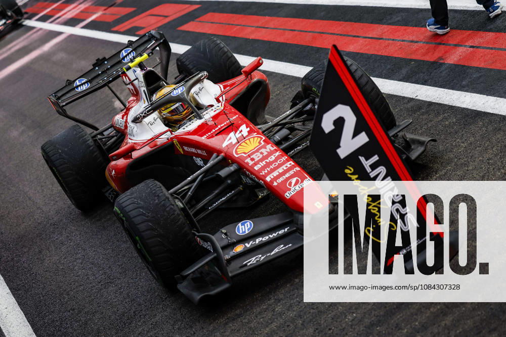 F1 - SINGAPORE GRAND PRIX 2026 HAMILTON Lewis (gbr), Scuderia Ferrari SF-26, portrait, parc fermà during the 2026 Formula 1 Singapore Grand Prix, 17th round of the 2026 Formula One World Championship, WM, Weltmeisterschaft from October 9 to 11, 2026 on the Marina Bay Street Circuit, in Singapore, Singapore - SingaporeSingapore