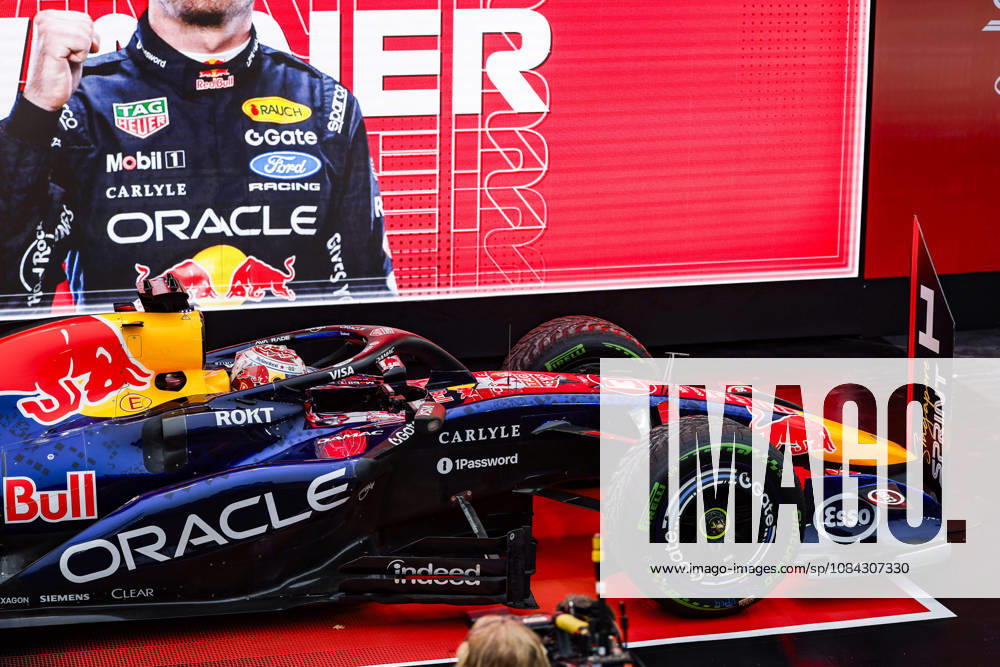 F1 - SINGAPORE GRAND PRIX 2026 VERSTAPPEN Max (nld), Red Bull Racing Ford RB22, portrait, parc fermà during the 2026 Formula 1 Singapore Grand Prix, 17th round of the 2026 Formula One World Championship, WM, Weltmeisterschaft from October 9 to 11, 2026 on the Marina Bay Street Circuit, in Singapore, Singapore - SingaporeSingapore