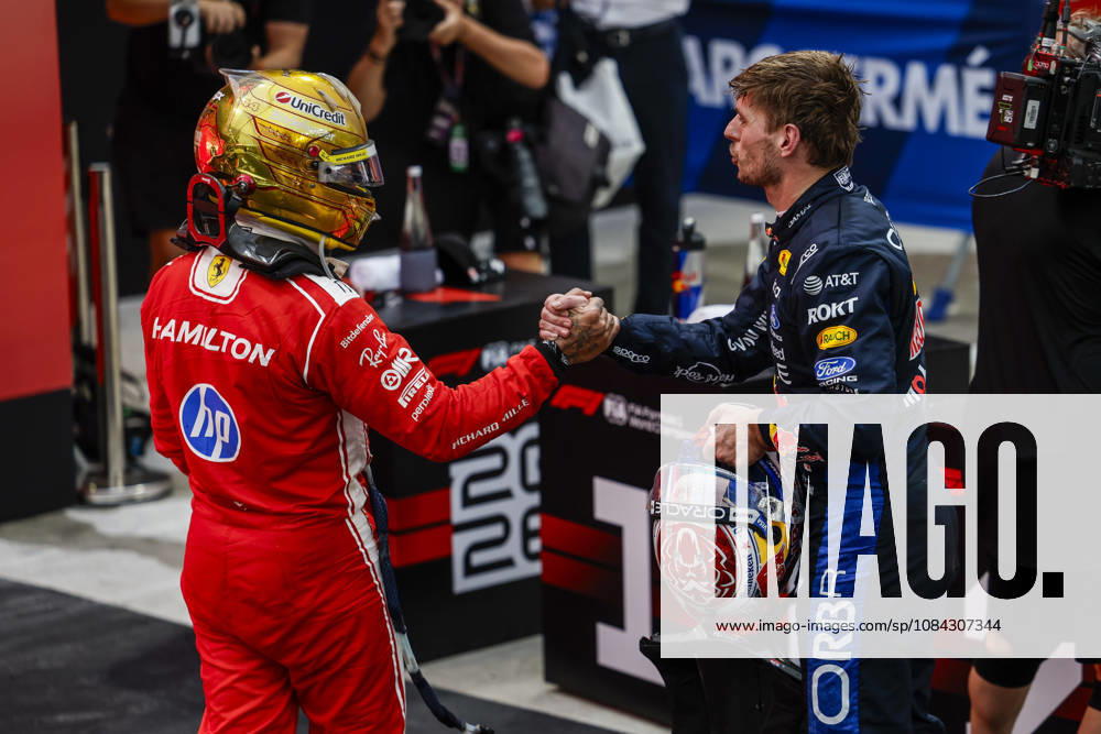 F1 - SINGAPORE GRAND PRIX 2026 HAMILTON Lewis (gbr), Scuderia Ferrari SF-26, VERSTAPPEN Max (nld), Red Bull Racing Ford RB22, portrait during the 2026 Formula 1 Singapore Grand Prix, 17th round of the 2026 Formula One World Championship, WM, Weltmeisterschaft from October 9 to 11, 2026 on the Marina Bay Street Circuit, in Singapore, Singapore - SingaporeSingapore