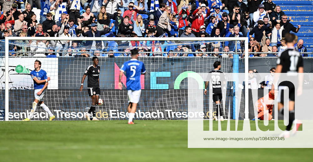 Fussball 2.Bundesliga, SV Darmstadt 98 - Energie Cottbus v.l. Marcel Lotka (FC Engerie Cottbus), Torschuetze Torschütze Noah Weißhaupt Weisshaupt (SV Darmstadt 98) (nicht im Bild) Goal scored, Tor zum 1:1 Darmstadt