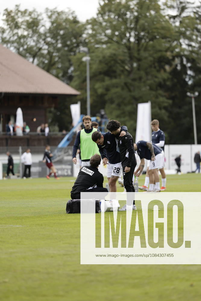 Fussball 3.Liga, SG Sonnenhof Grossaspach - SV Waldhof Mannheim v.l. Diego Michel (SV Waldhof Mannheim, 28) muss beim Warmmachen behandelt werden, Knöchel Aspach