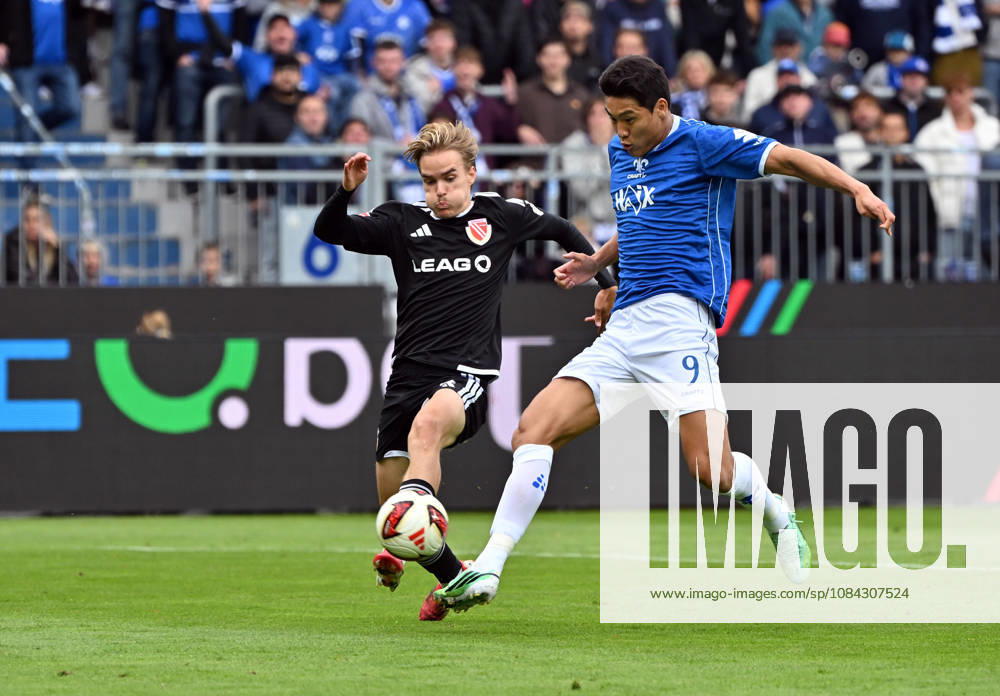 Fussball 2.Bundesliga, SV Darmstadt 98 - Energie Cottbus v.l. Lukas Michelbrink (Energie Cottbus), Ho-jae Lee (SV Darmstadt 98) Darmstadt