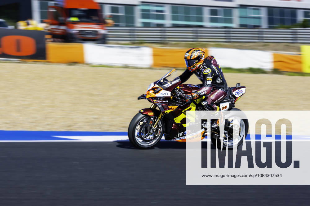 Sam Lowes of ELF Marc VDS Racing Team in action during the Superpole of the FIM Superbike World Championship, WM, Weltmeisterschaft at Circuito Estoril on October 10, 2026 in Cascais, Portugal. Cascais Portugal - ZUMAr200 20261010_zsp_r200_005