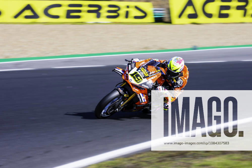 Alvaro Bautista of Barni Spark Racing Team in action during the Superpole of the FIM Superbike World Championship, WM, Weltmeisterschaft at Circuito Estoril on October 10, 2026 in Cascais, Portugal. Motorsports 2026: WorldSBK - Tissot Estoril Round - ZUMAr200 20261010_zsp_r200_004
