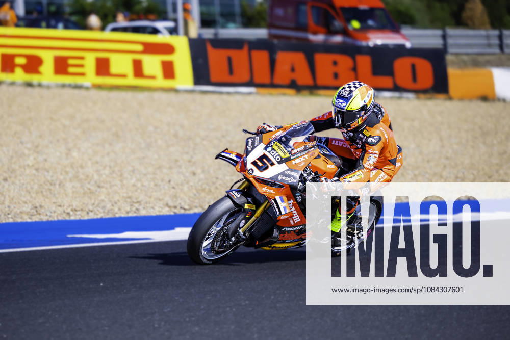 Yari Montella of Barni Spark Racing Team in action during the Superpole of the FIM Superbike World Championship, WM, Weltmeisterschaft at Circuito Estoril on October 10, 2026 in Cascais, Portugal. Cascais Portugal - ZUMAr200 20261010_zsp_r200_010
