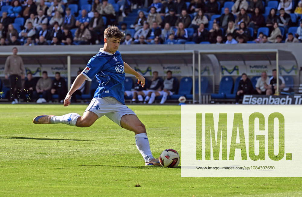 Fussball 2.Bundesliga, SV Darmstadt 98 - Energie Cottbus v.l. Noah Weißhaupt (SV Darmstadt 98) Goal scored, erzielt das Tor zum. 1:1 Darmstadt